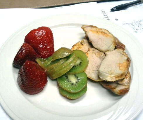 snack - strawberries, kiwi and 4 oz pork tenderloin