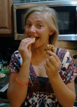 Shiloh eating a cookie